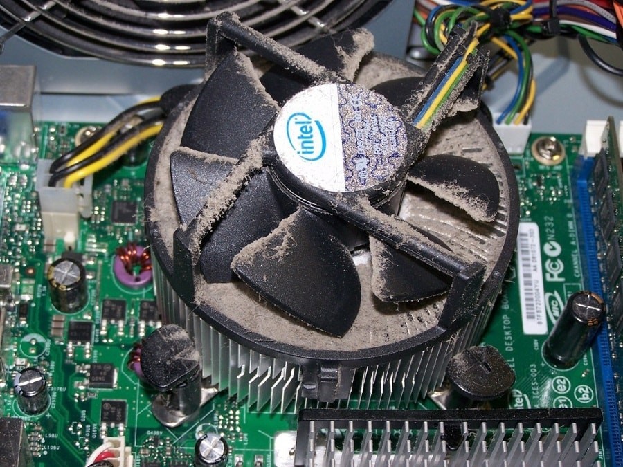 Очистить вентилятор процессора от пыли